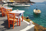 Griechische Taverne am Meer