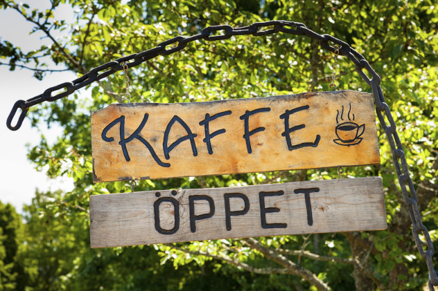 Zweeds uithangbord voor barista cafe