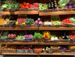 frisches Gemüse im Supermarkt