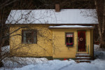 Winterhartes Haus im Schnee
